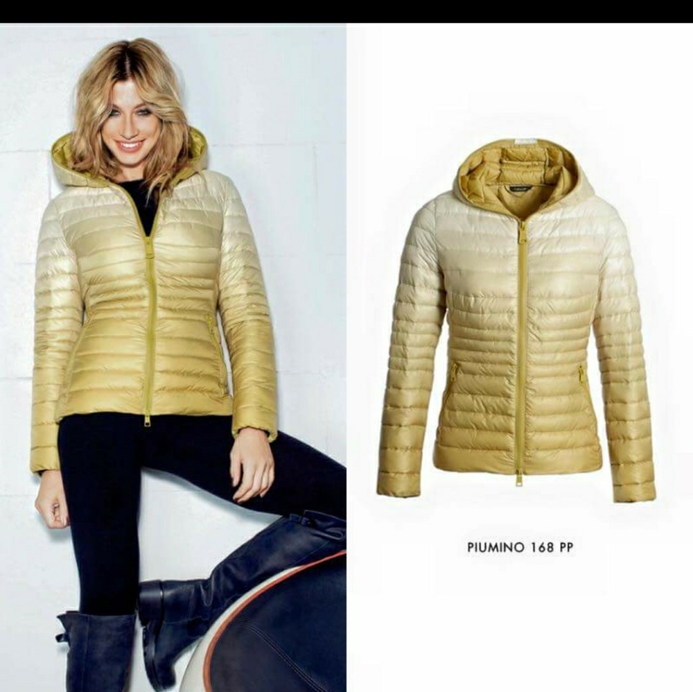 Packable puffer jacket